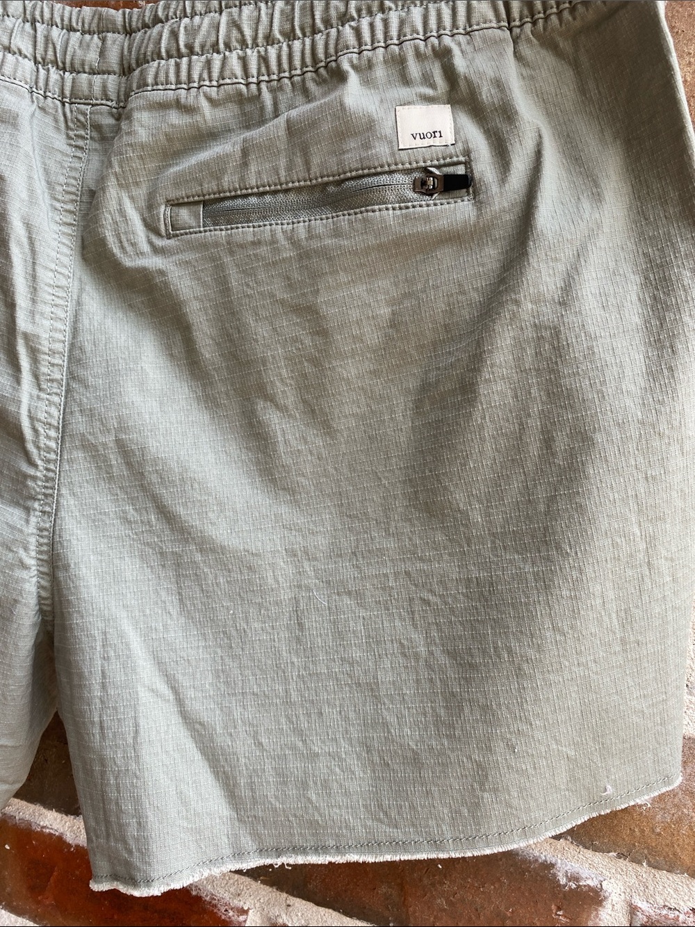 Vuori Women's Vintage Ripstop Drawstring Utility Shorts in Eucalyptus XL - Picture 14 of 16